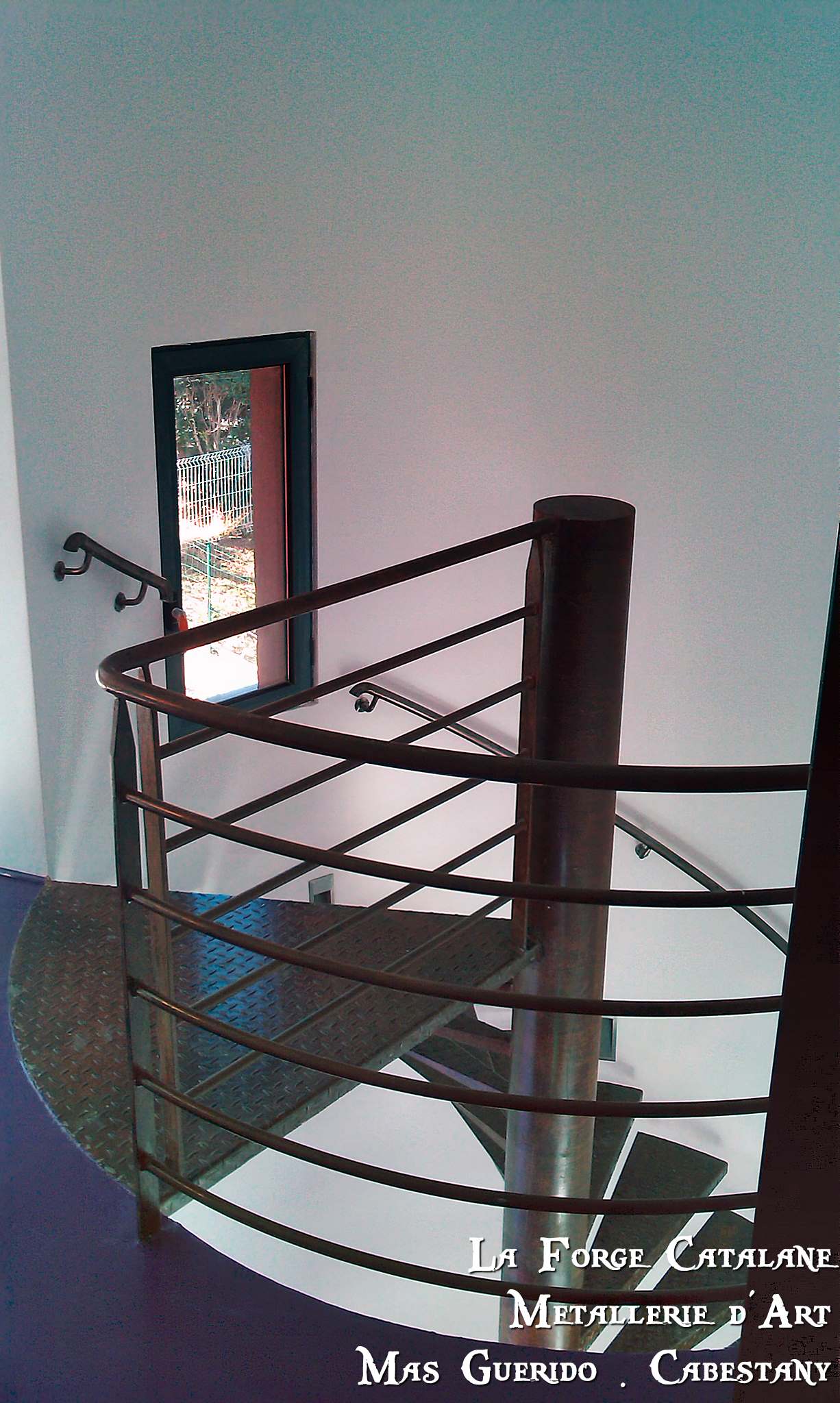 Garde corps tubulaire escalier helicoidal forge catalane.jpg